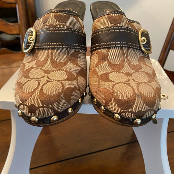Vintage coach clogs. Fits 8.5-9 , worn only a handful of times. - Picture 3 of 5